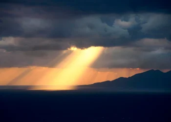 Cahaya dalam Prahara